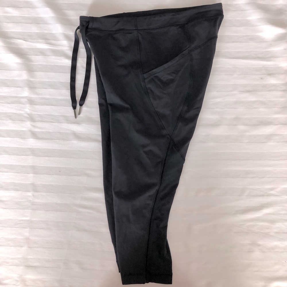 Lululemon Cropped Legging - Picture 3 of 9